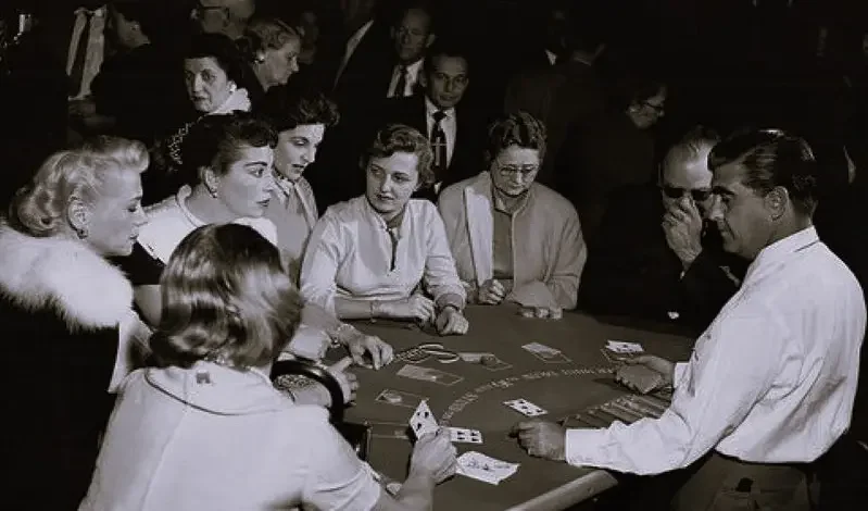 table de blackjack &agrave; l'&eacute;poque joueurs casino