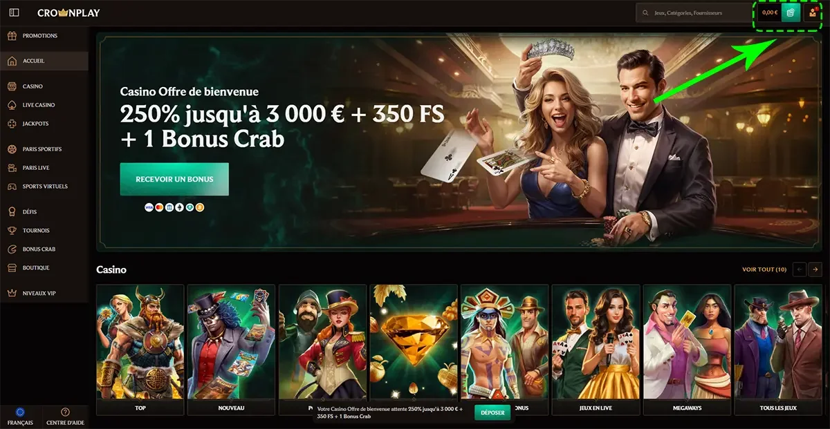 Page d&rsquo;accueil de CrownPlay Casino avec fl&egrave;che indiquant le bouton pour effectuer un d&eacute;p&ocirc;t et profiter du bonus de bienvenue jusqu&rsquo;&agrave; 3 000 &euro;.